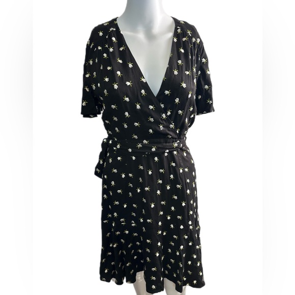 Jill Jill Stuart Embroidered Wrap Dress Black: Off-White/size 8 - Picture 2 of 10